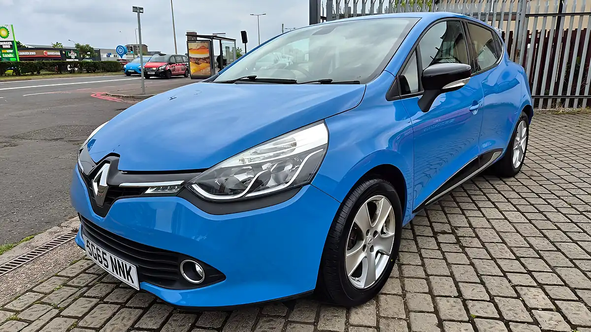 Used 2015 Renault Clio Dynamique Nav French Blue - Interior and Exterior details 3