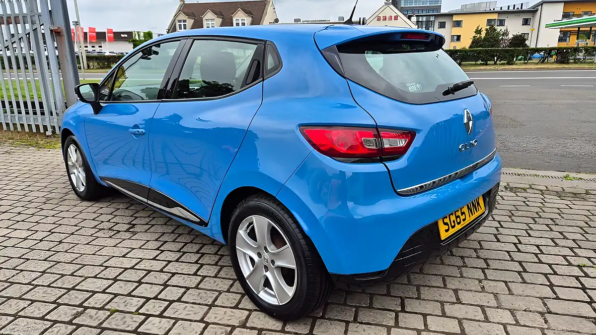 Used 2015 Renault Clio Dynamique Nav French Blue - Interior and Exterior details 4