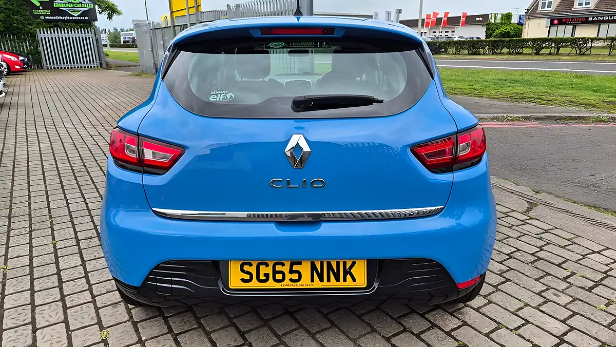 Used 2015 Renault Clio Dynamique Nav French Blue - Interior and Exterior details 5