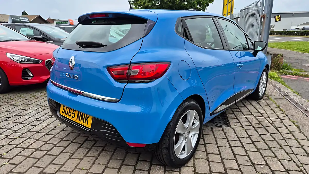 Used 2015 Renault Clio Dynamique Nav French Blue - Interior and Exterior details 6