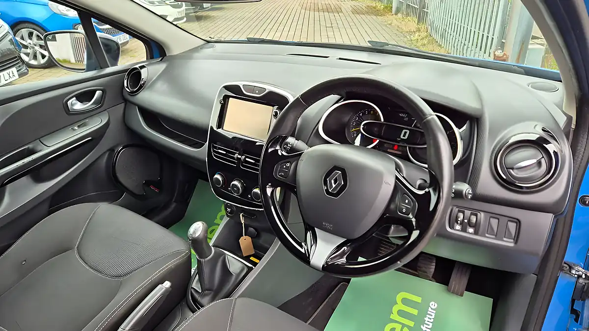 Used 2015 Renault Clio Dynamique Nav French Blue - Interior and Exterior details 8