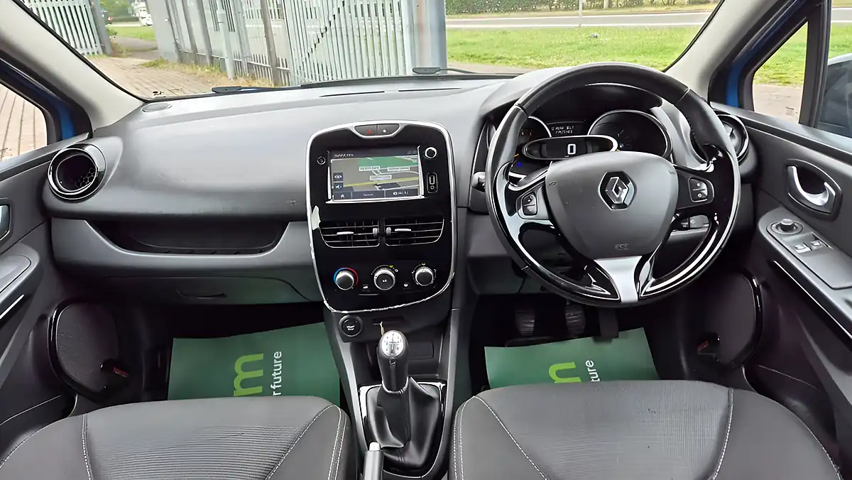 Used 2015 Renault Clio Dynamique Nav French Blue - Interior and Exterior details 9