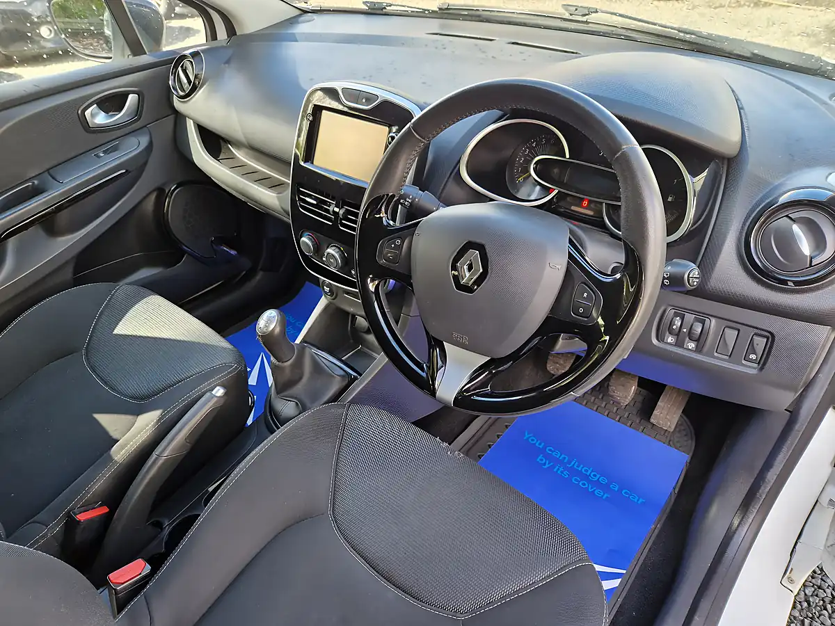 Used 2015 Renault Clio Dynamique Nav Glacier White - Interior and Exterior details 10