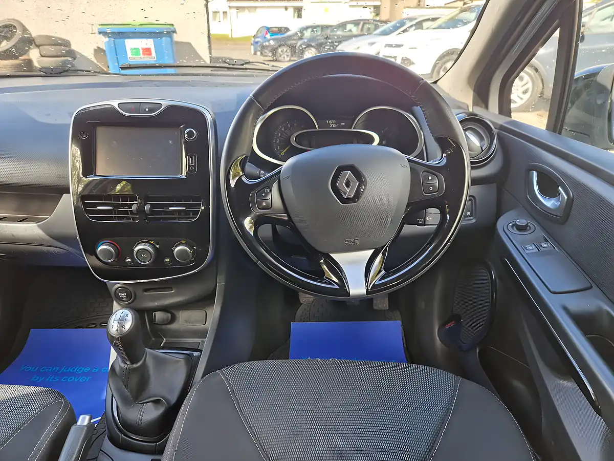 Used 2015 Renault Clio Dynamique Nav Glacier White - Interior and Exterior details 11