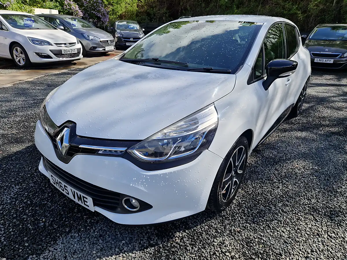 Used 2015 Renault Clio Dynamique Nav Glacier White - Interior and Exterior details 3