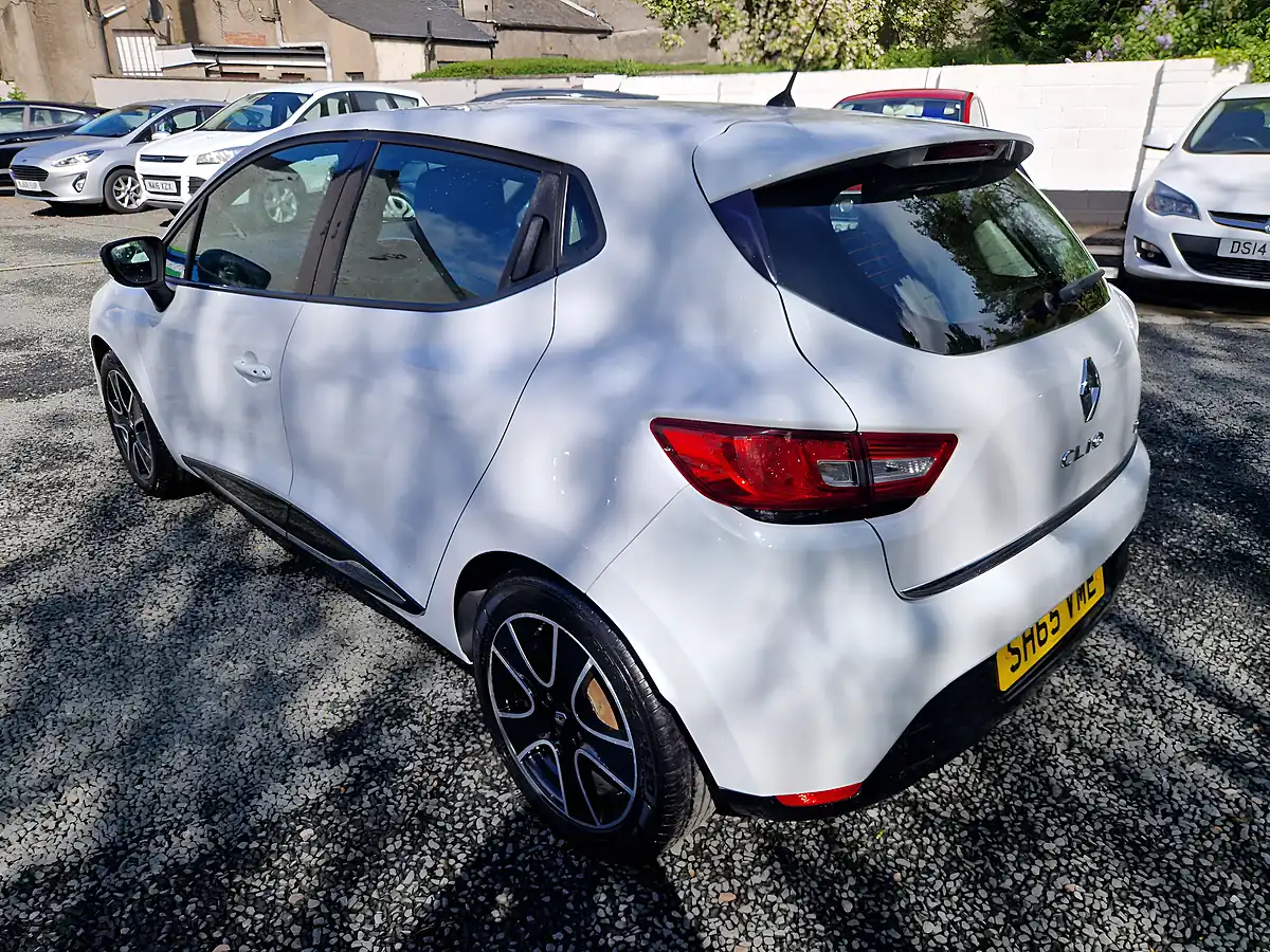 Used 2015 Renault Clio Dynamique Nav Glacier White - Interior and Exterior details 5