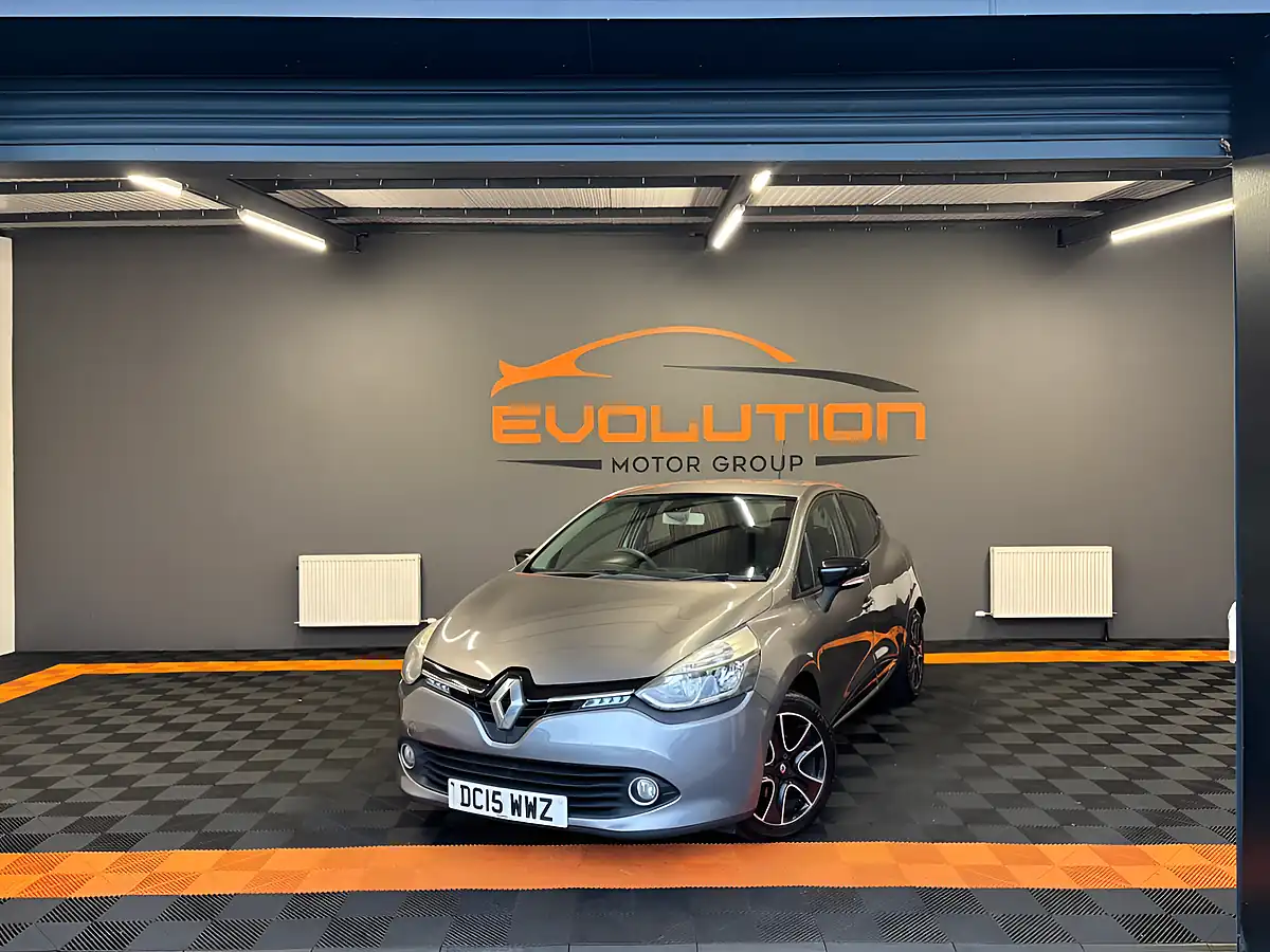Used 2015 Renault Clio Dynamique Nav Grey - Front View