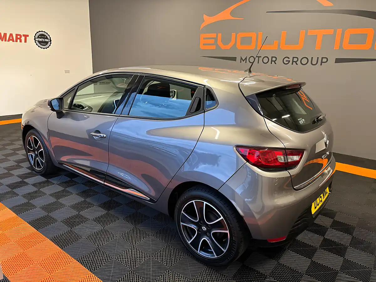 Used 2015 Renault Clio Dynamique Nav Grey - Interior and Exterior details 3