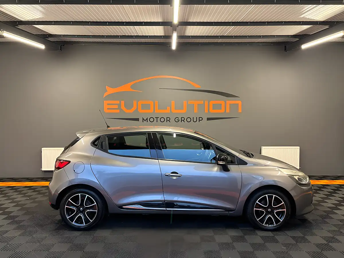 Used 2015 Renault Clio Dynamique Nav Grey - Interior and Exterior details 5