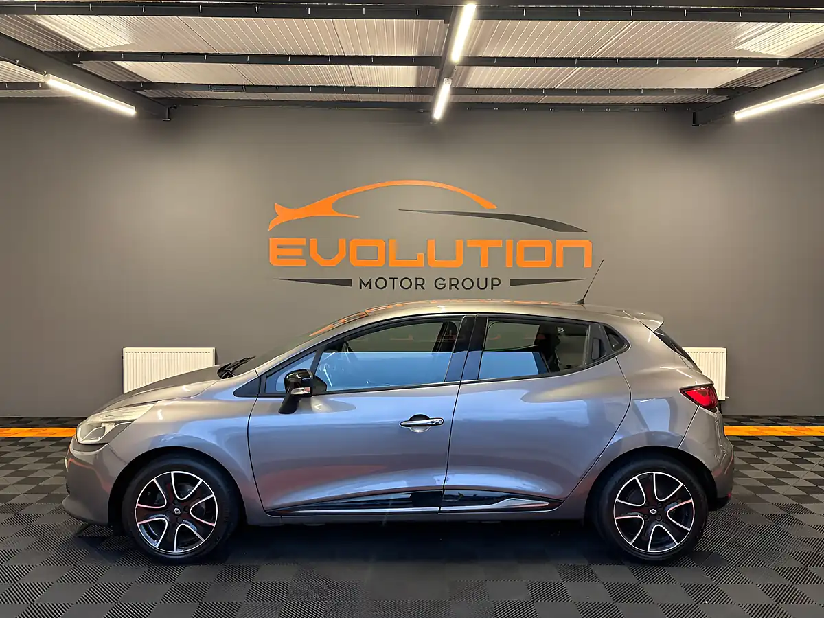 Used 2015 Renault Clio Dynamique Nav Grey - Interior and Exterior details 7