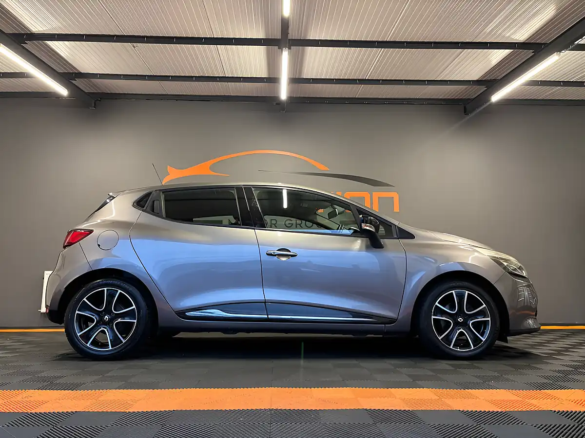 Used 2015 Renault Clio Dynamique Nav Grey - Interior and Exterior details 8