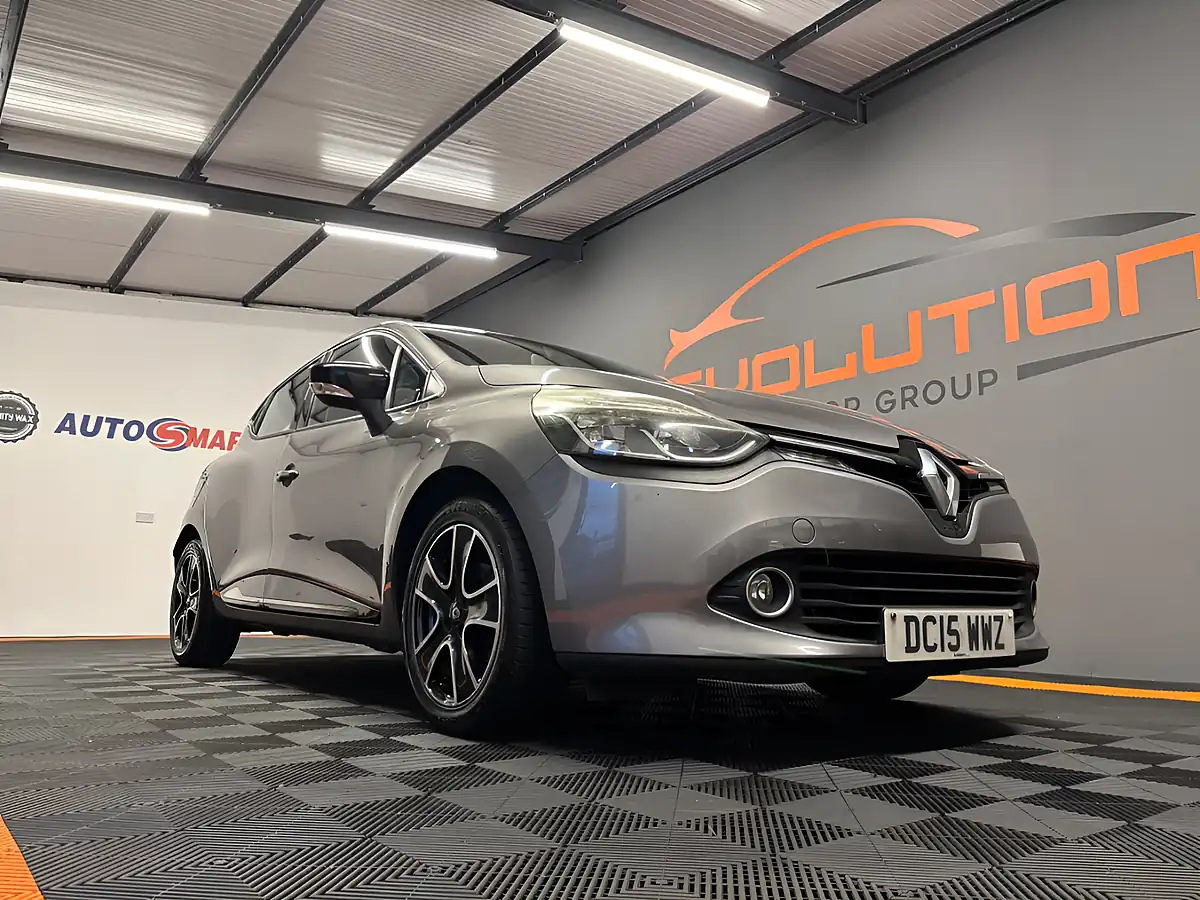 Used 2015 Renault Clio Dynamique Nav Grey - Interior and Exterior details 9