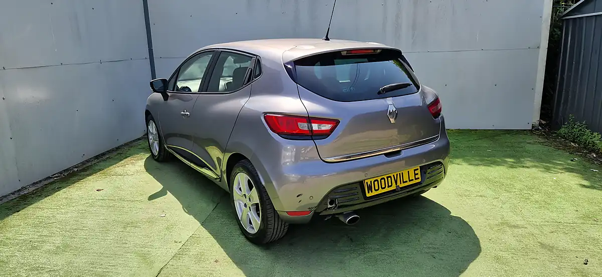 Used 2015 Renault Clio Dynamique Nav Grey - Interior and Exterior details 10