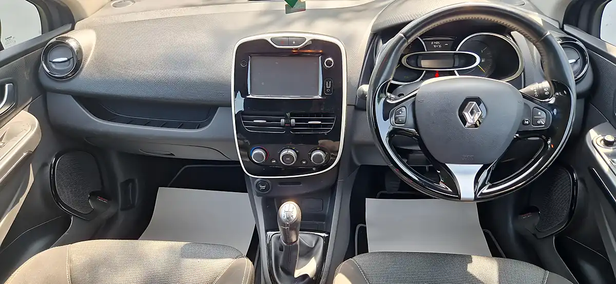 Used 2015 Renault Clio Dynamique Nav Grey - Interior and Exterior details 11