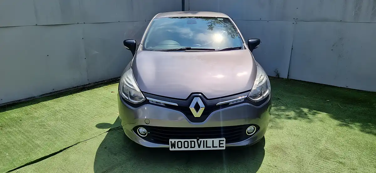 Used 2015 Renault Clio Dynamique Nav Grey - Interior and Exterior details 2