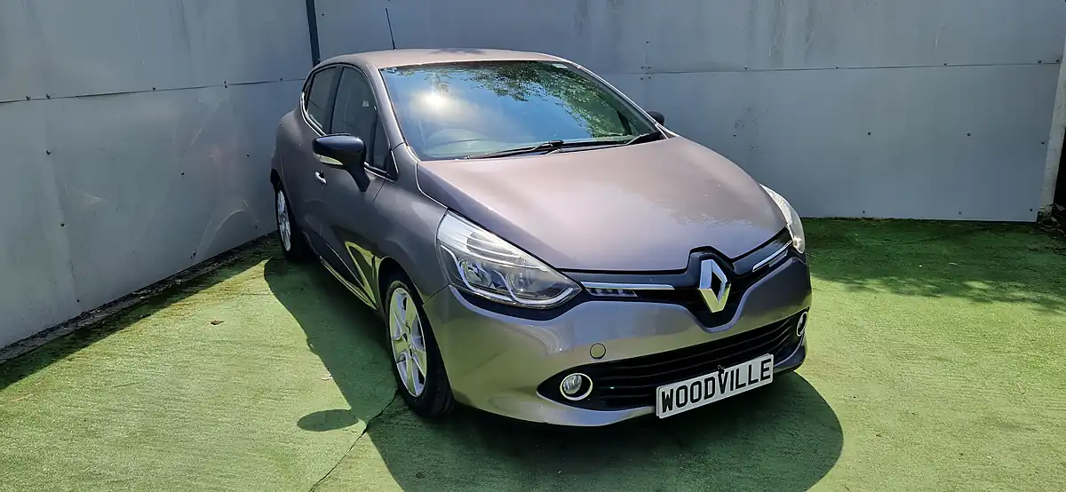 Used 2015 Renault Clio Dynamique Nav Grey - Interior and Exterior details 3