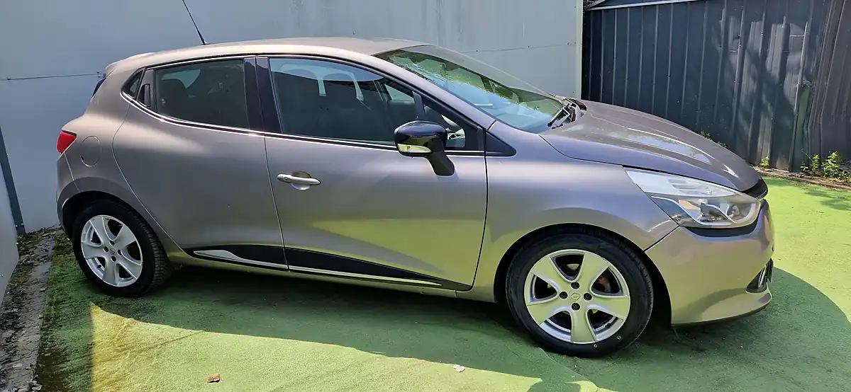 Used 2015 Renault Clio Dynamique Nav Grey - Interior and Exterior details 4