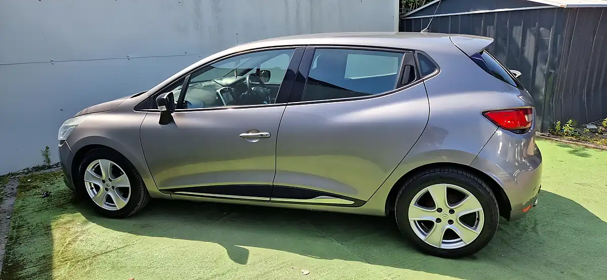 Used 2015 Renault Clio Dynamique Nav Grey - Interior and Exterior details 6