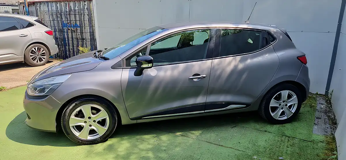 Used 2015 Renault Clio Dynamique Nav Grey - Interior and Exterior details 7