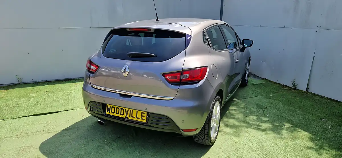 Used 2015 Renault Clio Dynamique Nav Grey - Interior and Exterior details 8