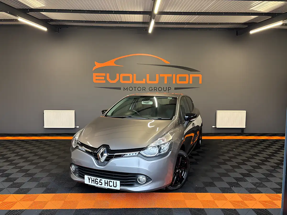 Used 2015 Renault Clio Dynamique Nav Grey - Front View