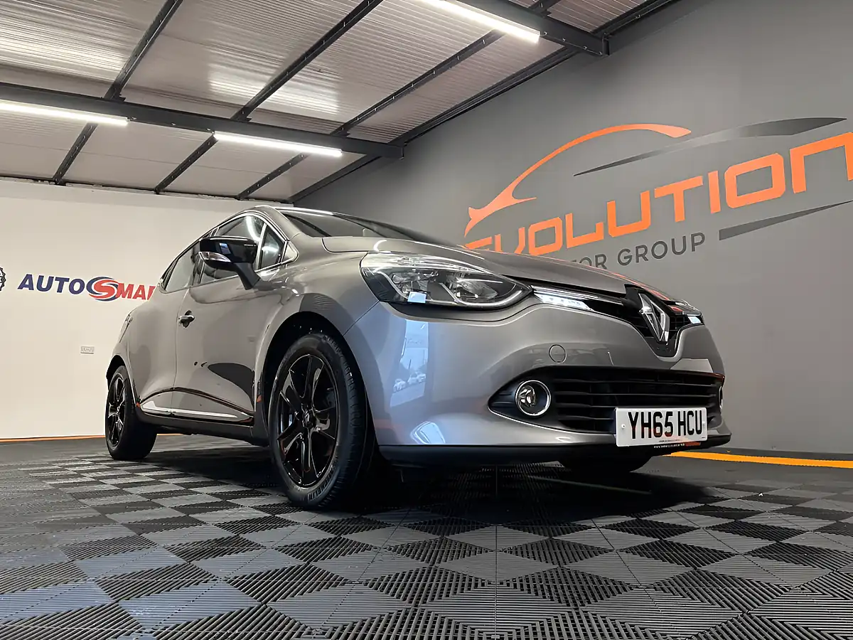 Used 2015 Renault Clio Dynamique Nav Grey - Interior and Exterior details 10