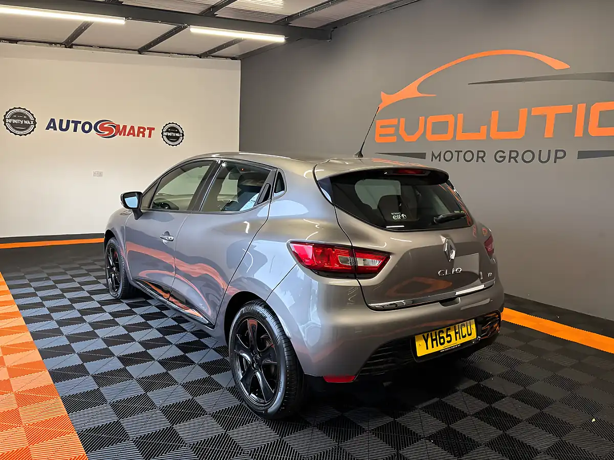 Used 2015 Renault Clio Dynamique Nav Grey - Interior and Exterior details 3