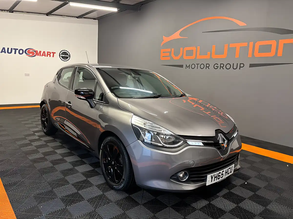Used 2015 Renault Clio Dynamique Nav Grey - Interior and Exterior details 4
