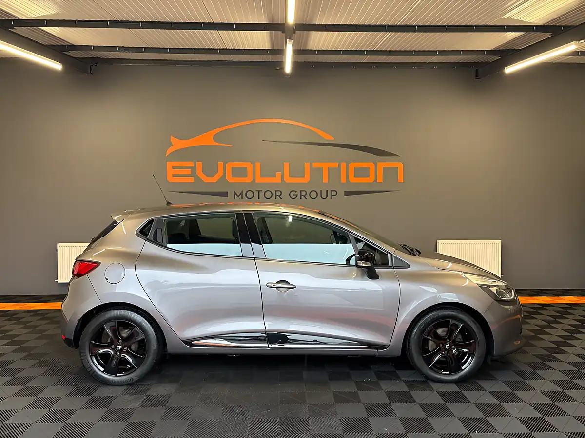 Used 2015 Renault Clio Dynamique Nav Grey - Interior and Exterior details 5