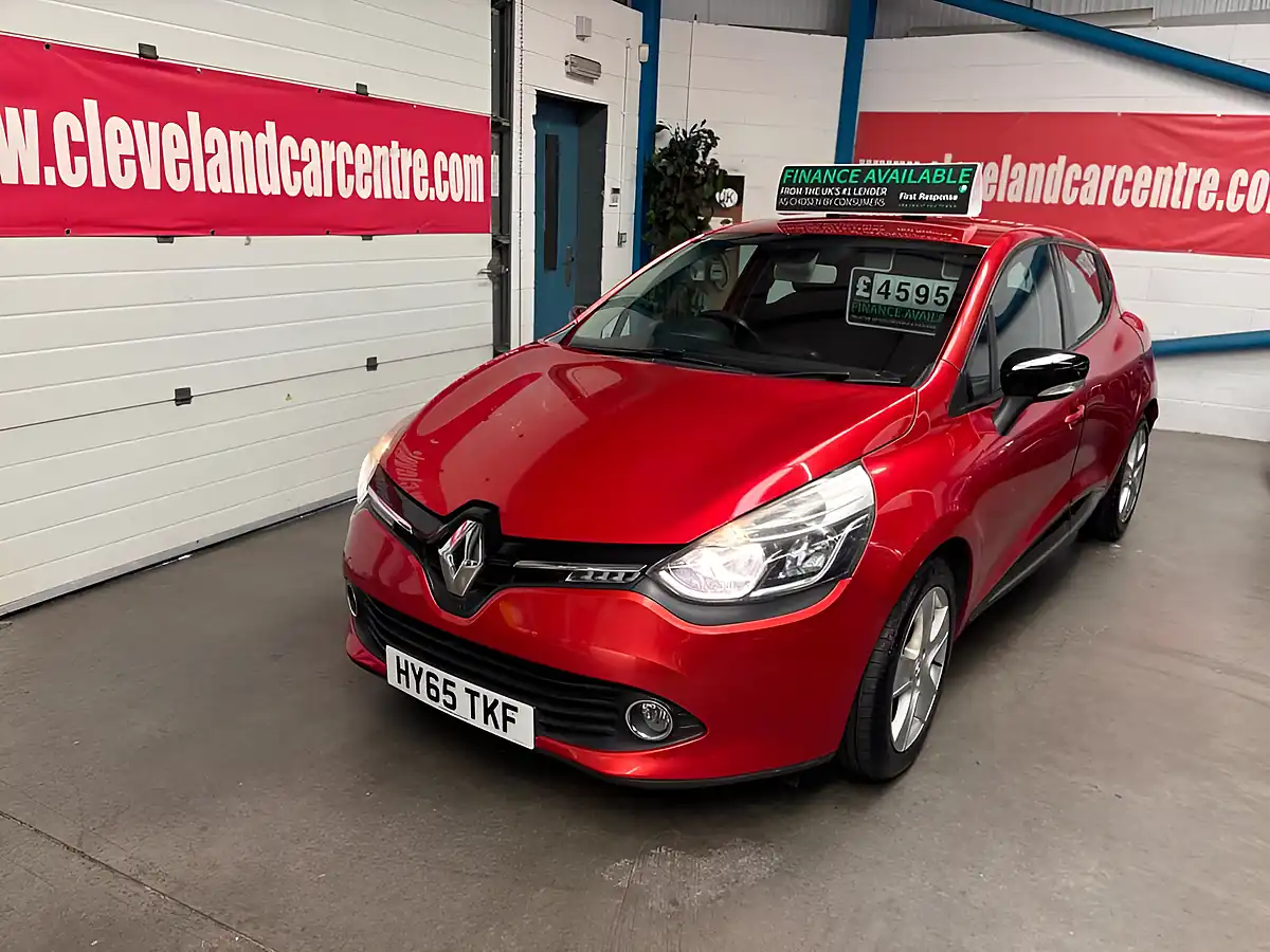 Used 2015 Renault Clio Dynamique Nav Red - Front View