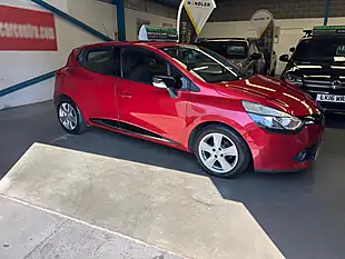 Used 2015 Renault Clio Dynamique Nav Red - Interior and Exterior details 10