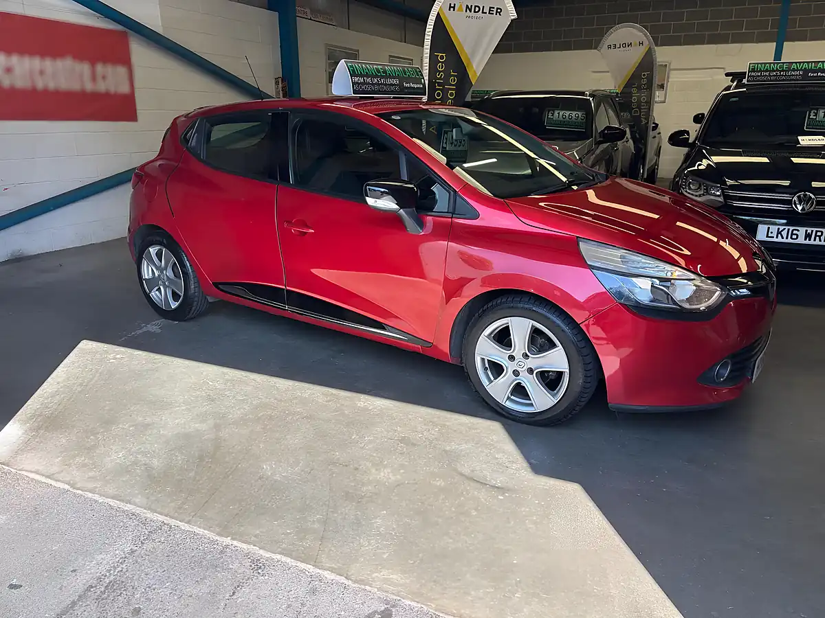 Used 2015 Renault Clio Dynamique Nav Red - Interior and Exterior details 10