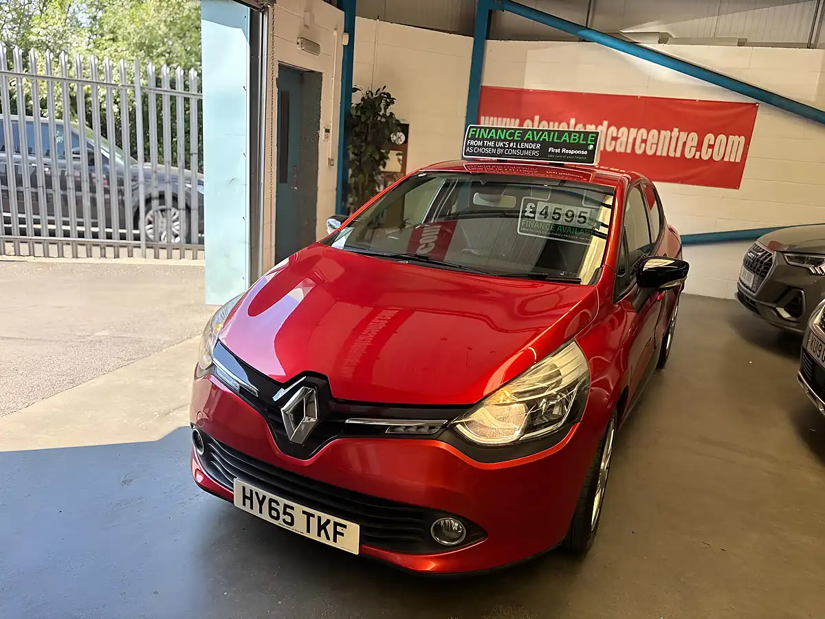 Used 2015 Renault Clio Dynamique Nav Red - Interior and Exterior details 11