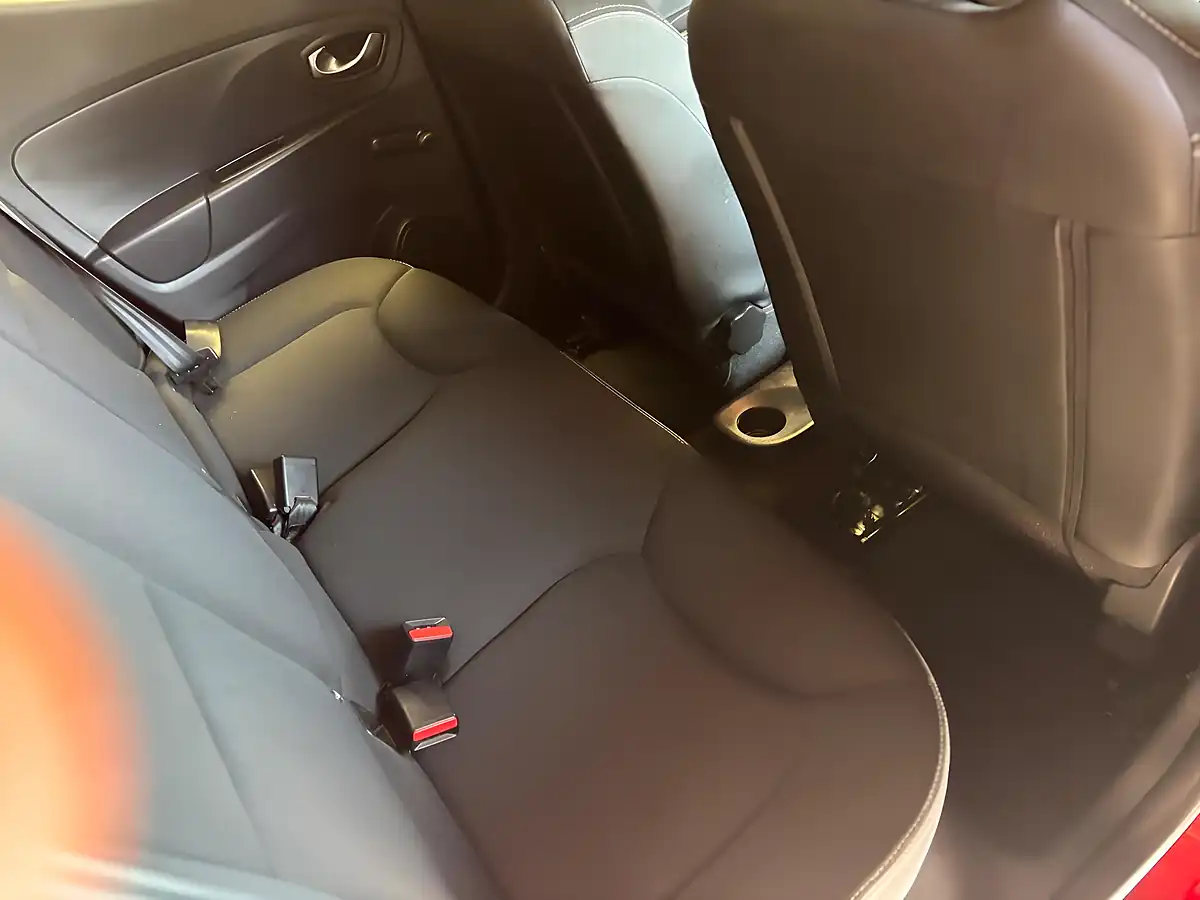 Used 2015 Renault Clio Dynamique Nav Red - Interior and Exterior details 12