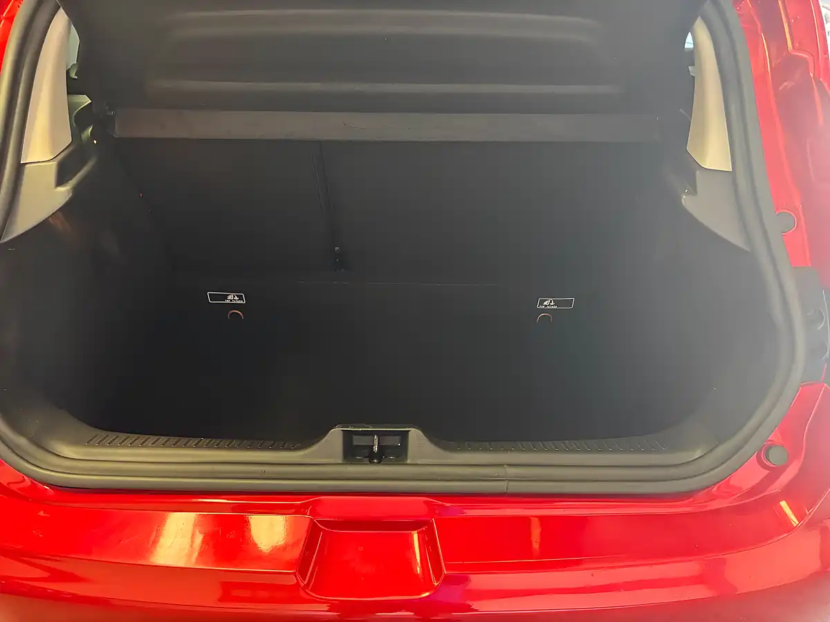 Used 2015 Renault Clio Dynamique Nav Red - Interior and Exterior details 14