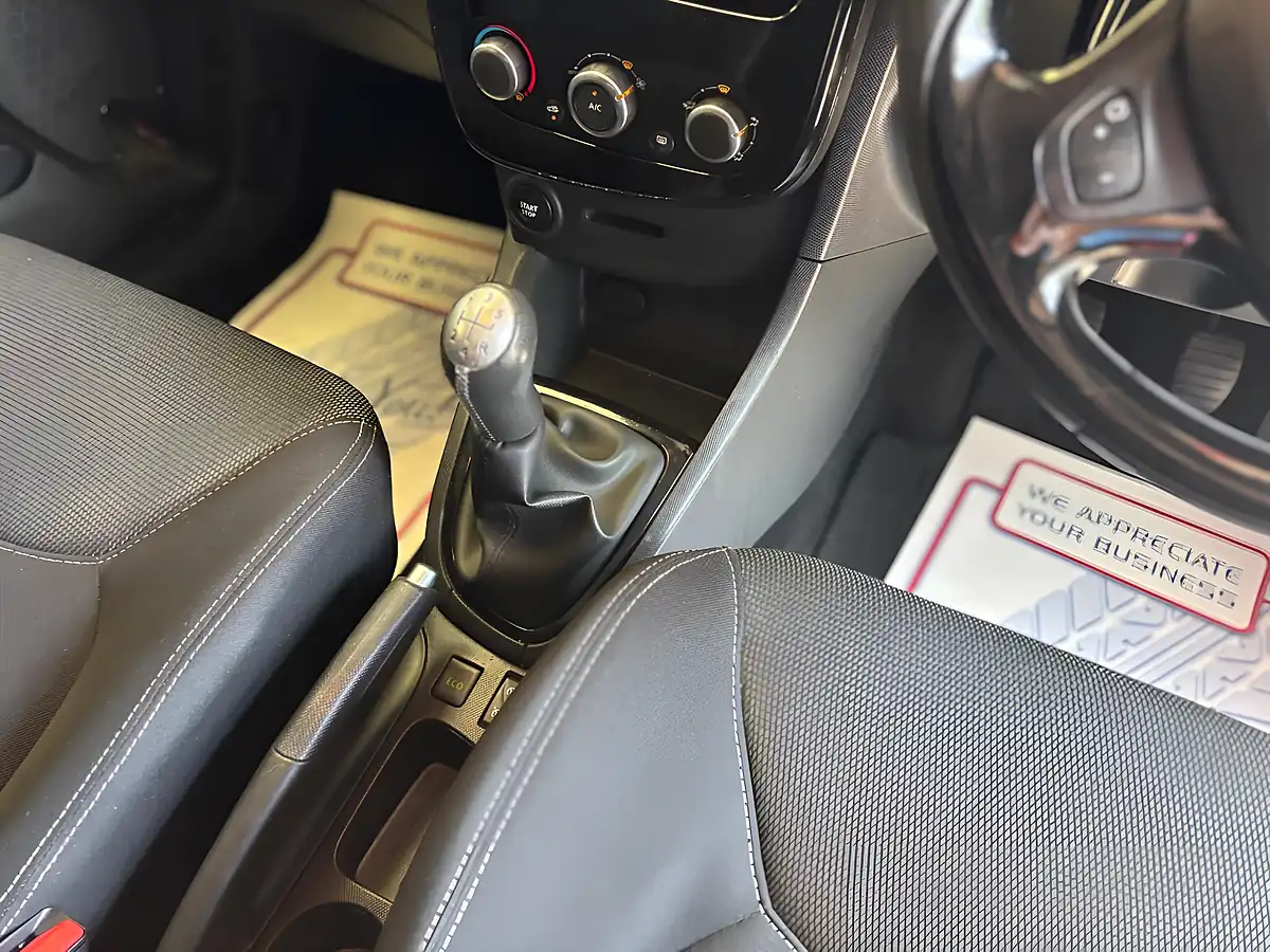 Used 2015 Renault Clio Dynamique Nav Red - Interior and Exterior details 15