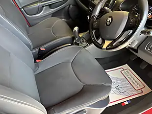 Used 2015 Renault Clio Dynamique Nav Red - Interior and Exterior details 16