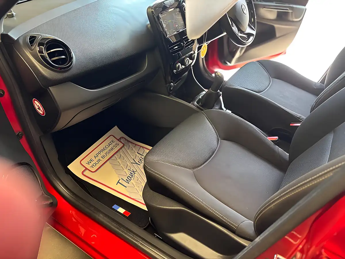 Used 2015 Renault Clio Dynamique Nav Red - Interior and Exterior details 17