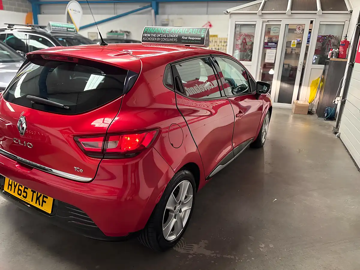 Used 2015 Renault Clio Dynamique Nav Red - Interior and Exterior details 2