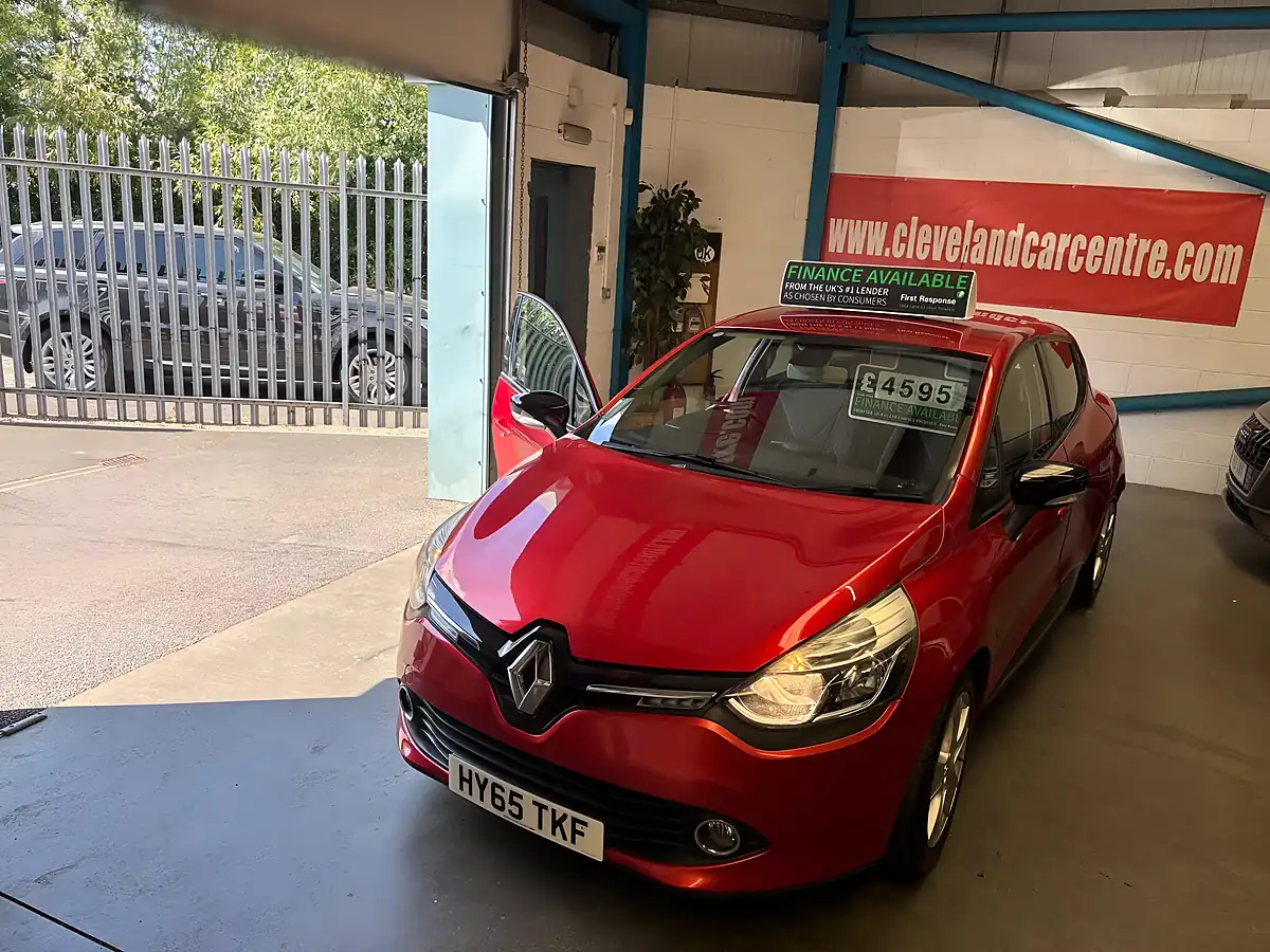 Used 2015 Renault Clio Dynamique Nav Red - Interior and Exterior details 20