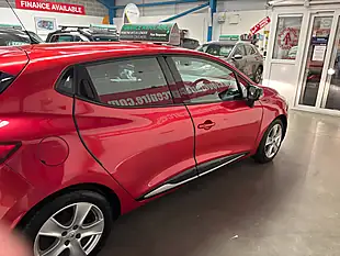 Used 2015 Renault Clio Dynamique Nav Red - Interior and Exterior details 5