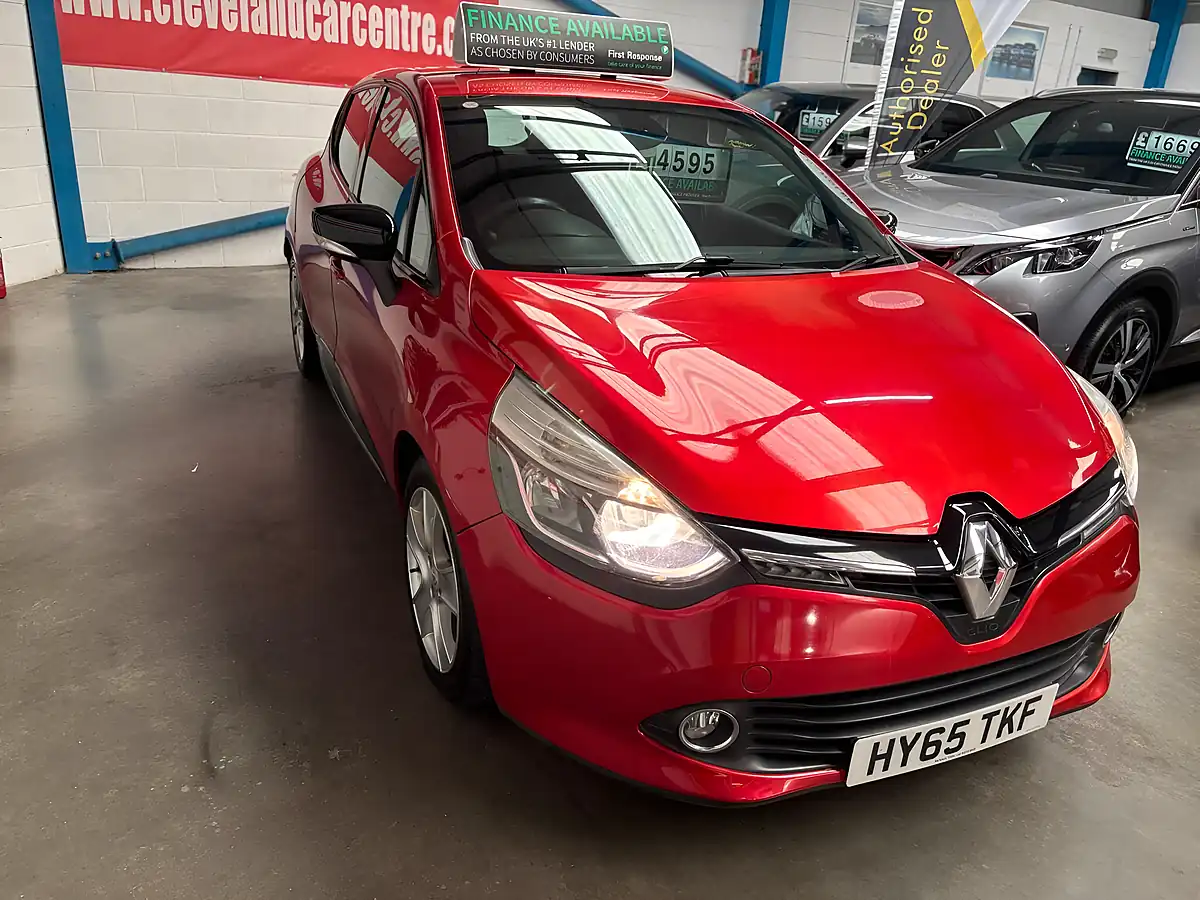 Used 2015 Renault Clio Dynamique Nav Red - Interior and Exterior details 6