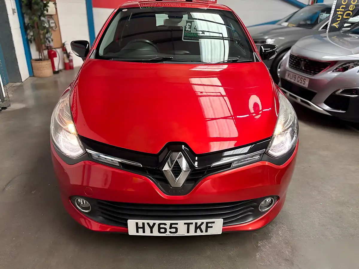 Used 2015 Renault Clio Dynamique Nav Red - Interior and Exterior details 7