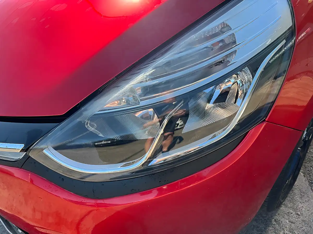 Used 2015 Renault Clio Dynamique Nav Red - Interior and Exterior details 10