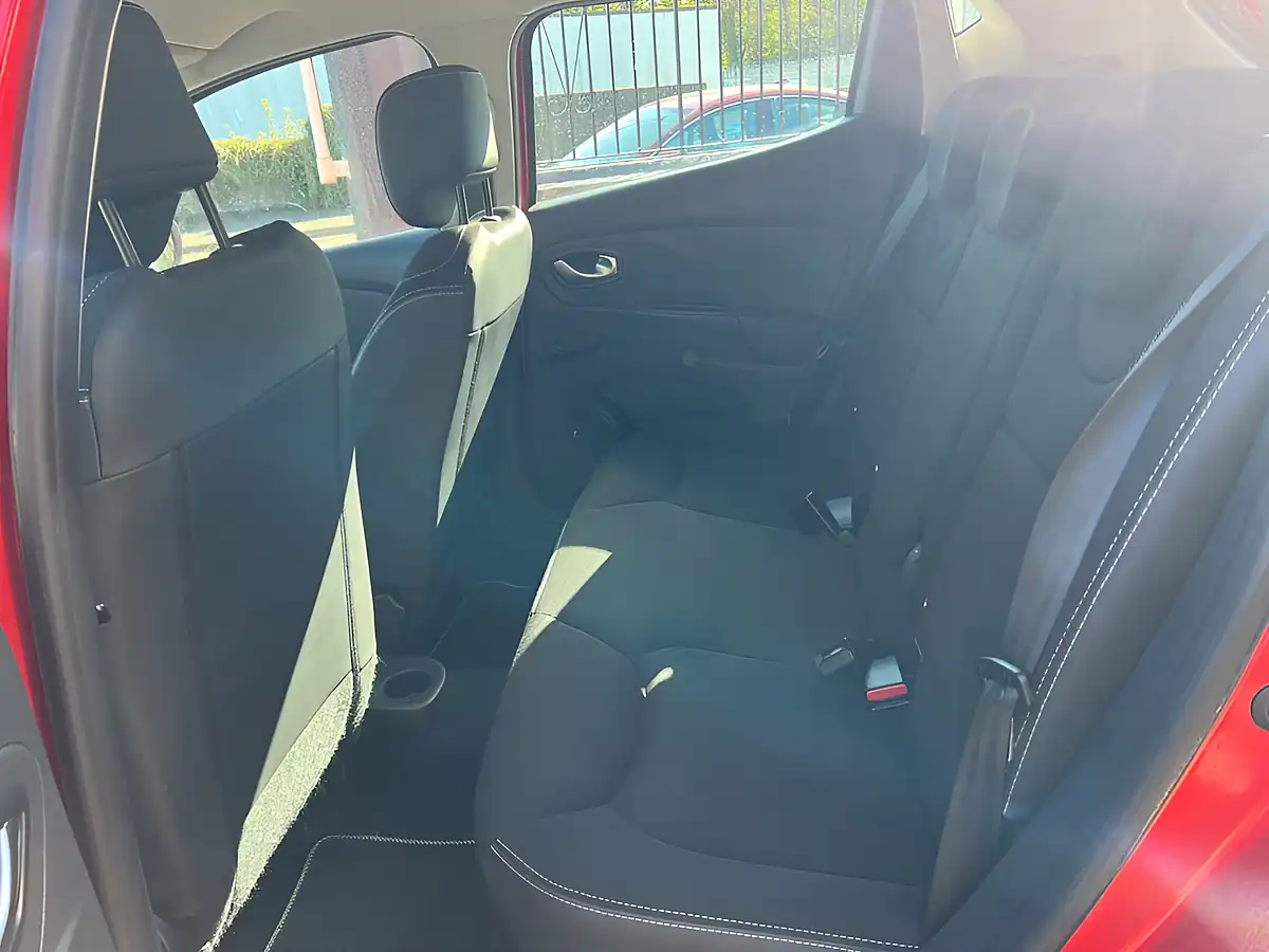 Used 2015 Renault Clio Dynamique Nav Red - Interior and Exterior details 13