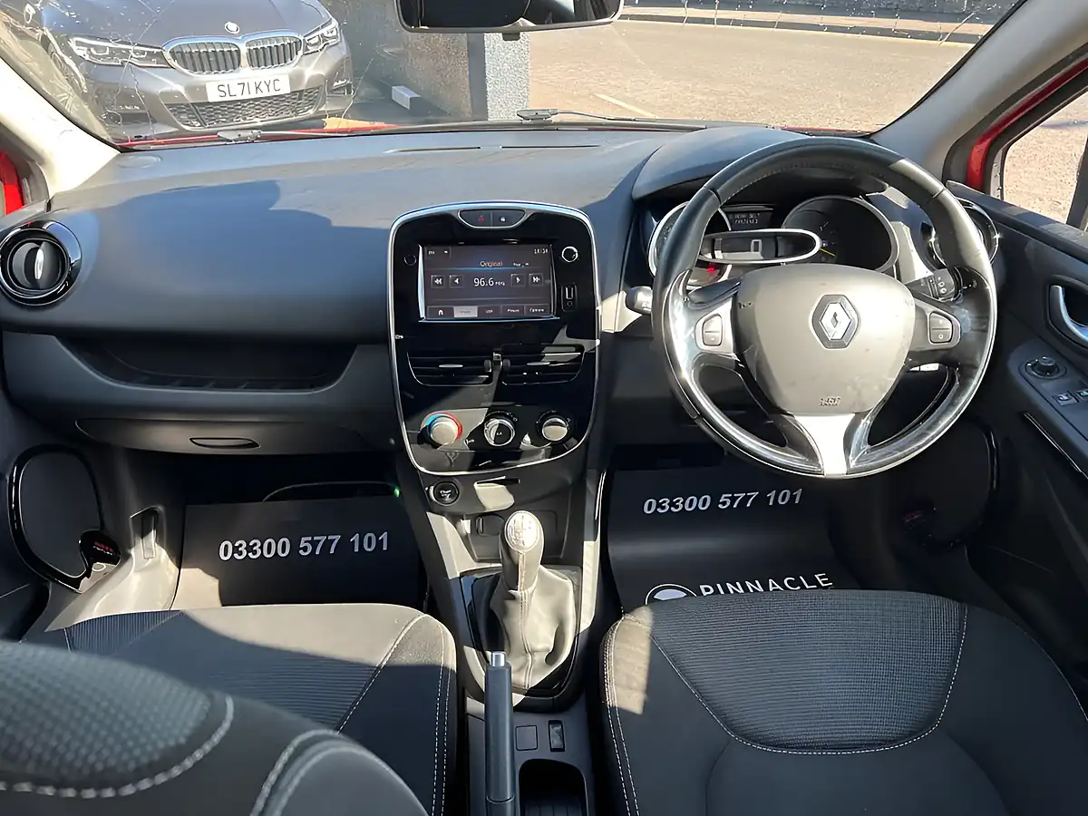Used 2015 Renault Clio Dynamique Nav Red - Interior and Exterior details 15