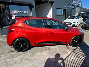 Used 2015 Renault Clio Dynamique Nav Red - Interior and Exterior details 3
