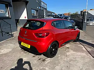 Used 2015 Renault Clio Dynamique Nav Red - Interior and Exterior details 4