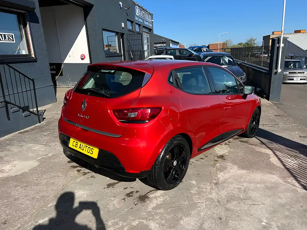 Used 2015 Renault Clio Dynamique Nav Red - Interior and Exterior details 4