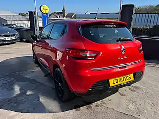Used 2015 Renault Clio Dynamique Nav Red - Interior and Exterior details 6